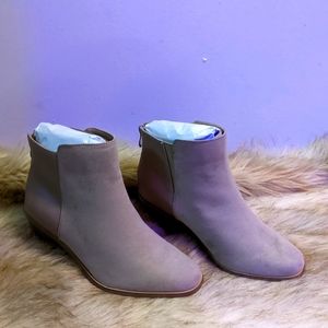 Taupe boots size 8W